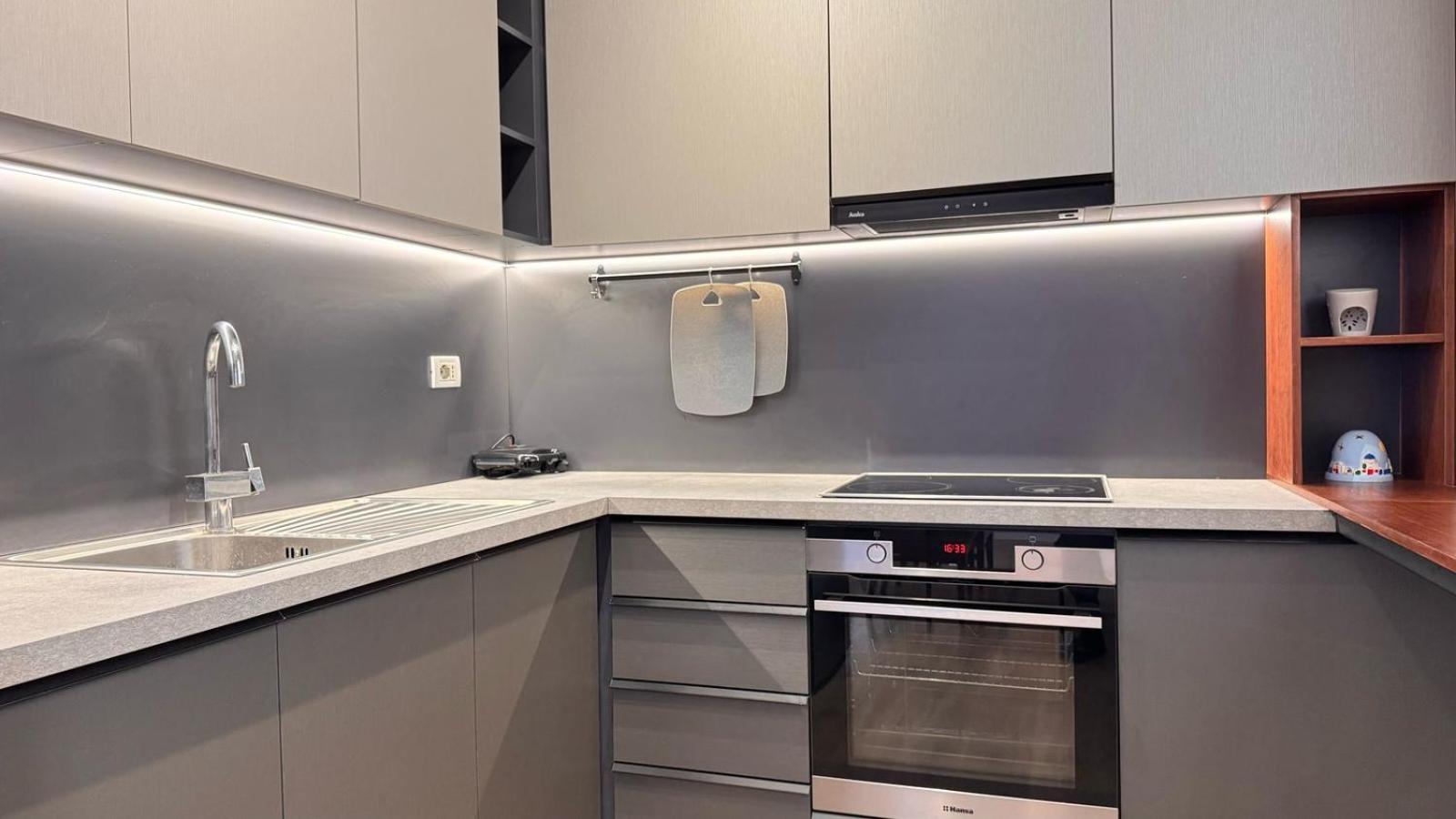 Terrace Flat In Heart Of